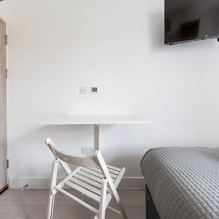 Functional Budget Stay With Wi-Fi And Laundry Facilities Near Tube Station Лондон Экстерьер фото