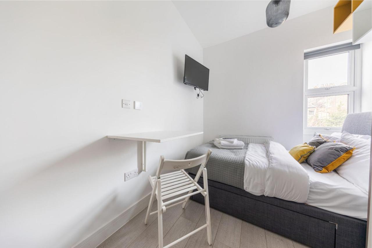Functional Budget Stay With Wi-Fi And Laundry Facilities Near Tube Station Лондон Экстерьер фото