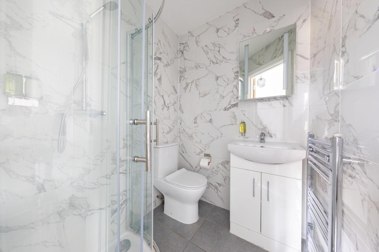 Functional Budget Stay With Wi-Fi And Laundry Facilities Near Tube Station Лондон Экстерьер фото