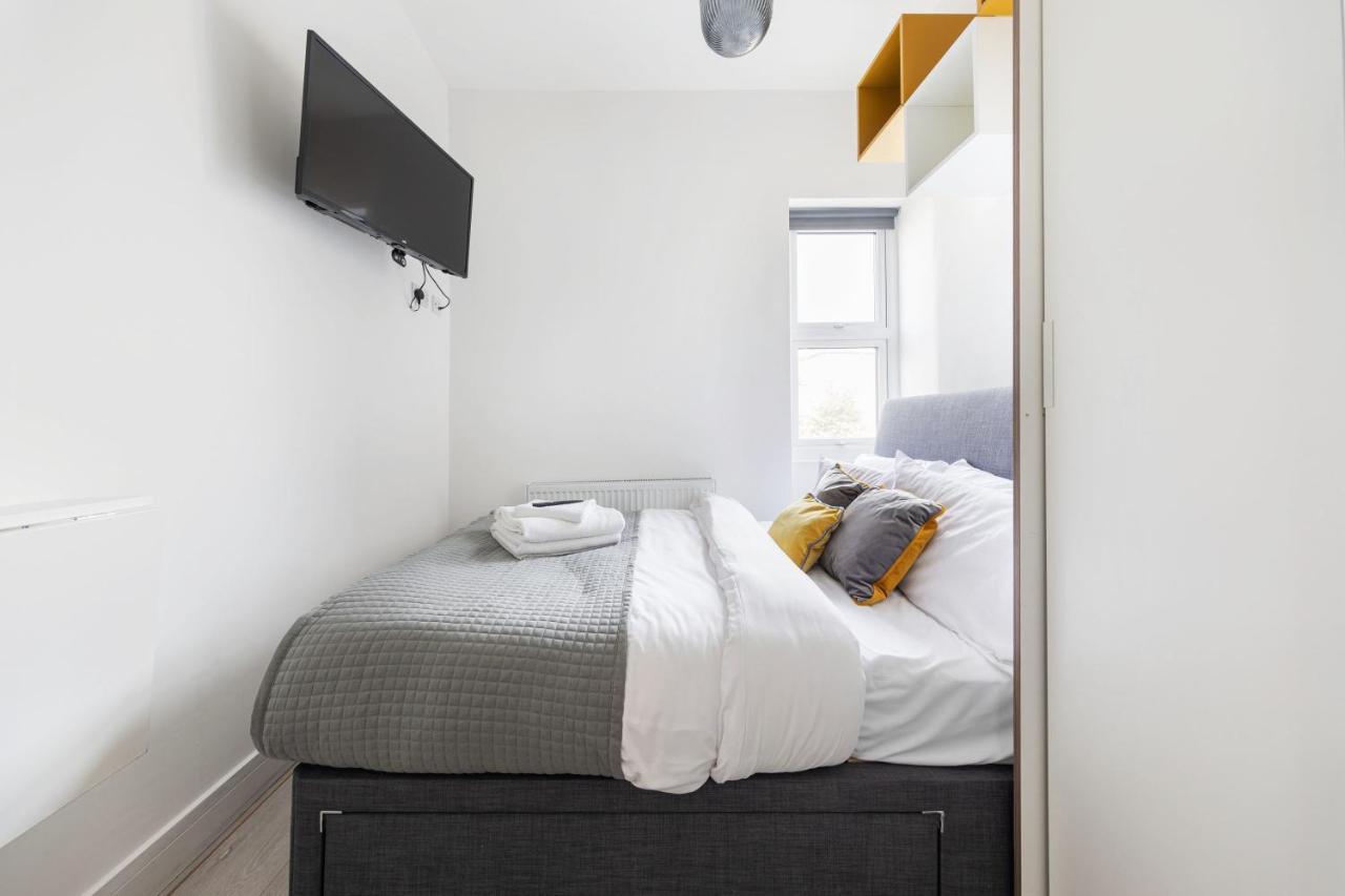 Functional Budget Stay With Wi-Fi And Laundry Facilities Near Tube Station Лондон Экстерьер фото